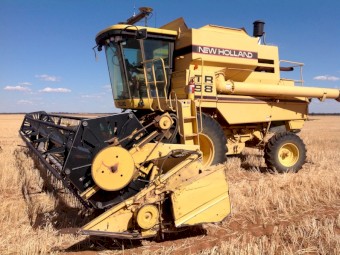 New Holland TR98 Header with 30ft Front