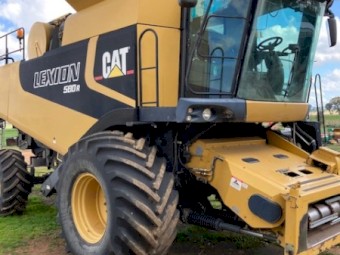 2005 CAT Lexion 580R Header with 36ft Honey Bee Front on 4 Axle Trailer