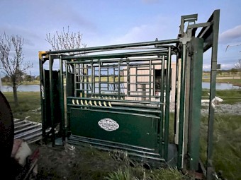 Uppro 9ft cattle crush