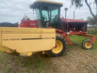 New Holland HW320 Windrower 18 foot Haybine 2300 Front