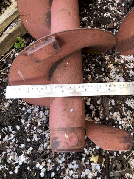 AUGER CLAAS HEADER UNLOADING OR PROJECT