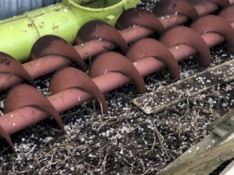 AUGER CLAAS HEADER UNLOADING OR PROJECT