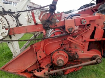 White 8900 Harvester