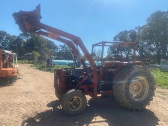 International 574 Tractor & Loader