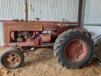 International AOS 6 (W6) Kero Tractor