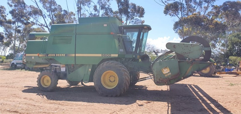 1994 John Deere 9600 Header with 30 ft Front