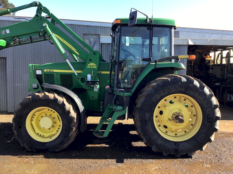 John Deere 7610 Tractor with John Deere 741 Self Levelling Loader