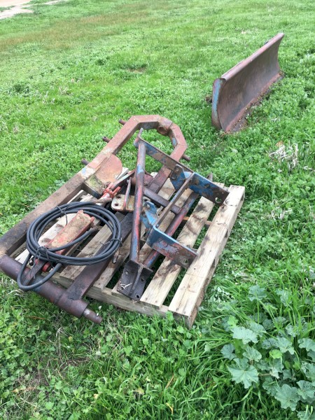 Ford 5000 under axle blade.