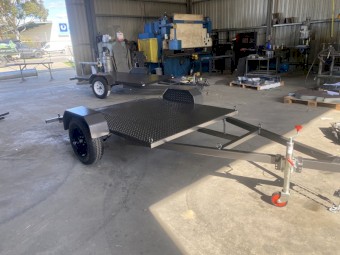 Beaver tail trailer suits ride on mower buggy or quad