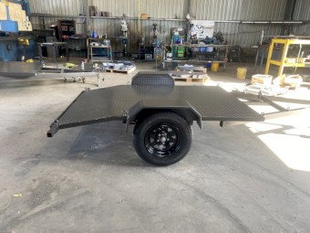 Beaver tail trailer suits ride on mower buggy or quad