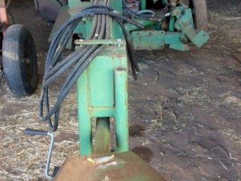 Green model Loxton Slasher