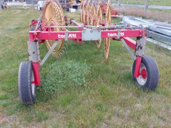 Tonutti V 12 Hay rake