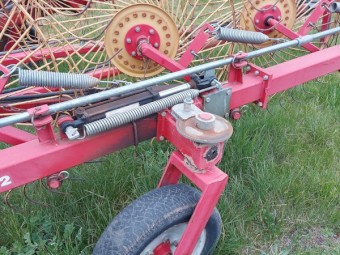 Tonutti V 12 Hay rake