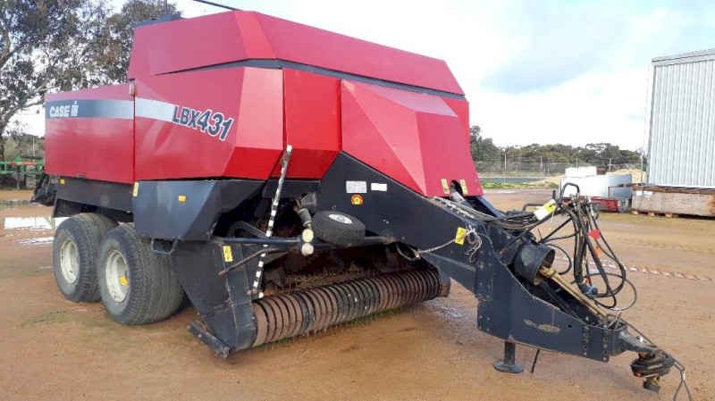 MAKE AN OFFER - 2002 CASE LBX 431 BALER