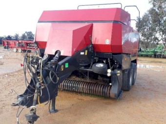 MAKE AN OFFER - 2002 CASE LBX 431 BALER
