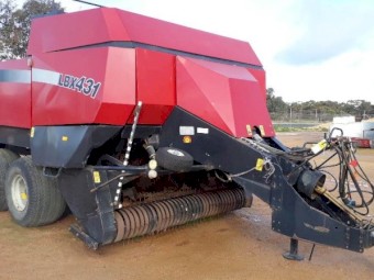 MAKE AN OFFER - 2002 CASE LBX 431 BALER
