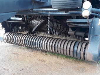 MAKE AN OFFER - 2002 CASE LBX 431 BALER