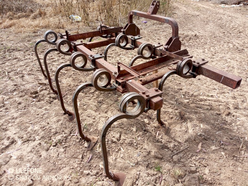 Chisel plough