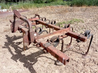 Chisel plough