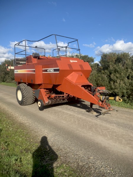 Hesston 4790 Massey Ferguson 187  4x3