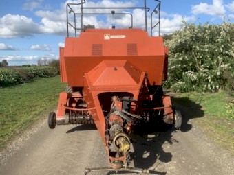 Hesston 4790 Massey Ferguson 187  4x3