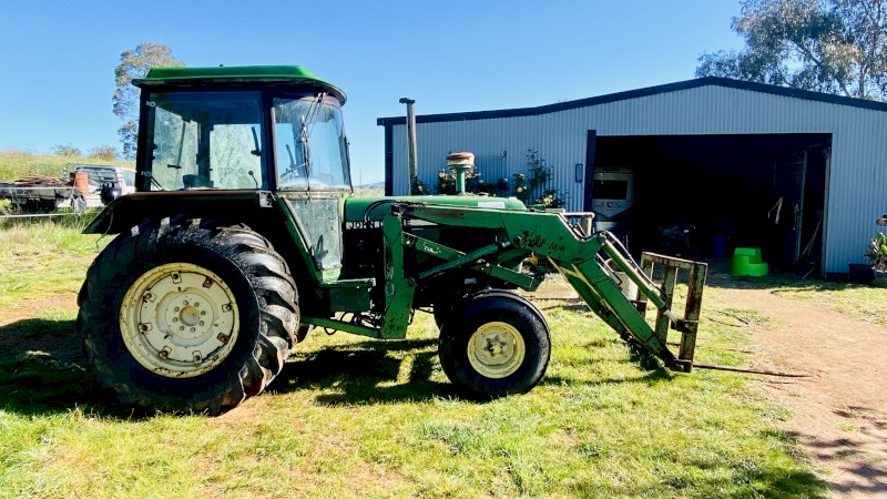John Deere 2140