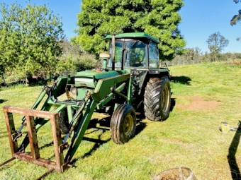 John Deere 2140