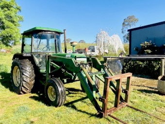 John Deere 2140