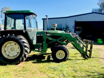 John Deere 2140