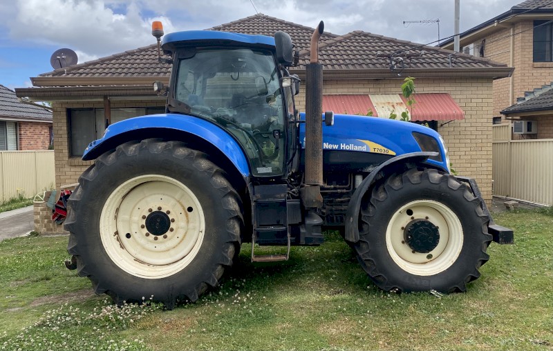 New Holland T7030