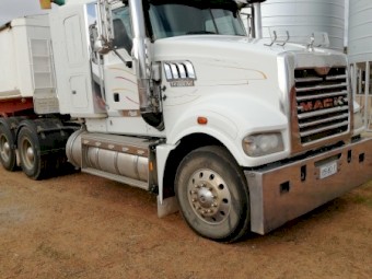 2008 Mack Trident Prime Mover