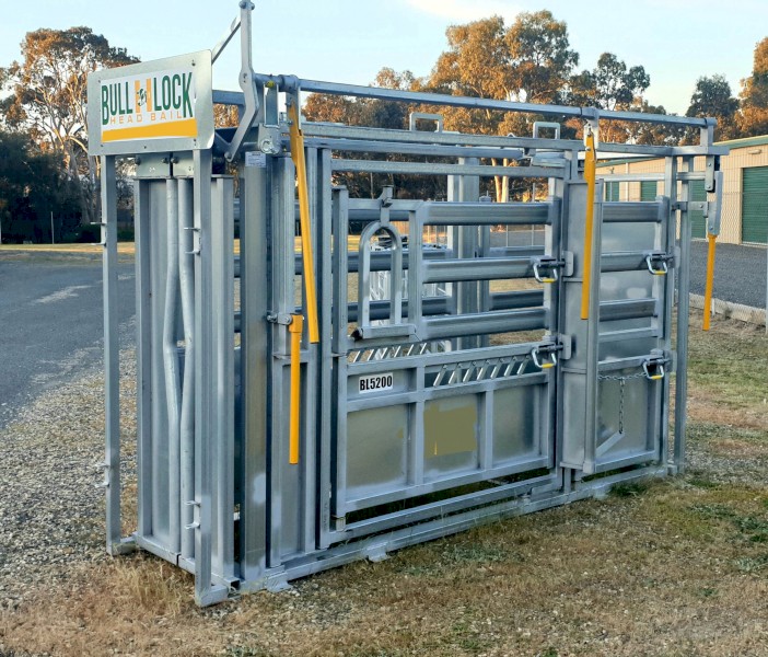 Brand New Cattle Crush. Side squeeze.