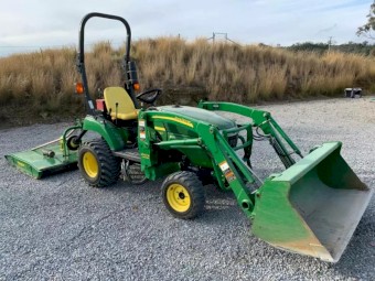 John Deere 2305 4WD Tractor