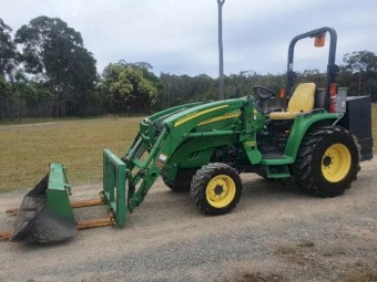 John Deere 3320 4WD Tractor