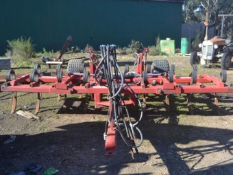 Razzor Back 16 Tyne Chisel Plough