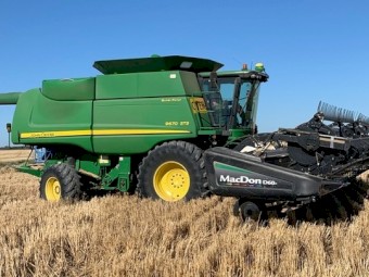 John Deere 9670/9770 with 40ft MacDon D1/D65/D60
