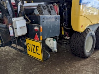 2017 New Holland 1290 Plus Baler