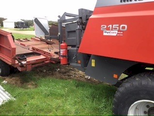 Massey Ferguson MF2150 Baler with Accumulator