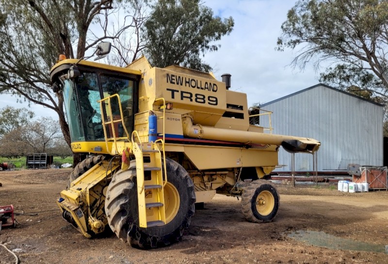 2002 TR89 New Holland