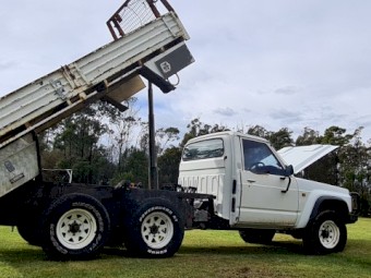 Nissan Patrol Coilcab 4.2 Turbo Diesel Tipper Ute