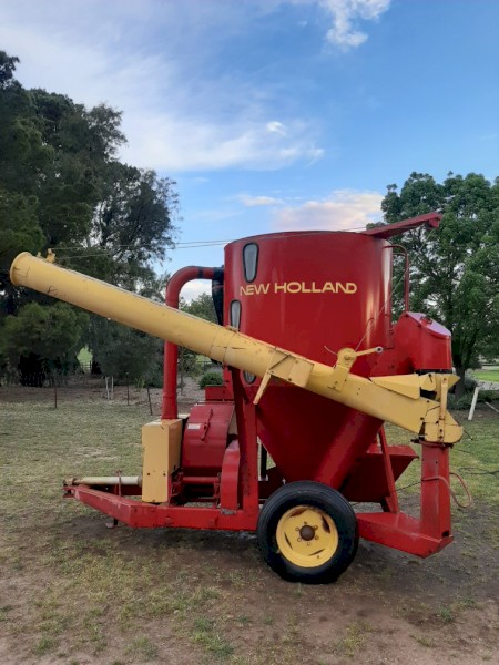 New Holland Grinder Mixer
