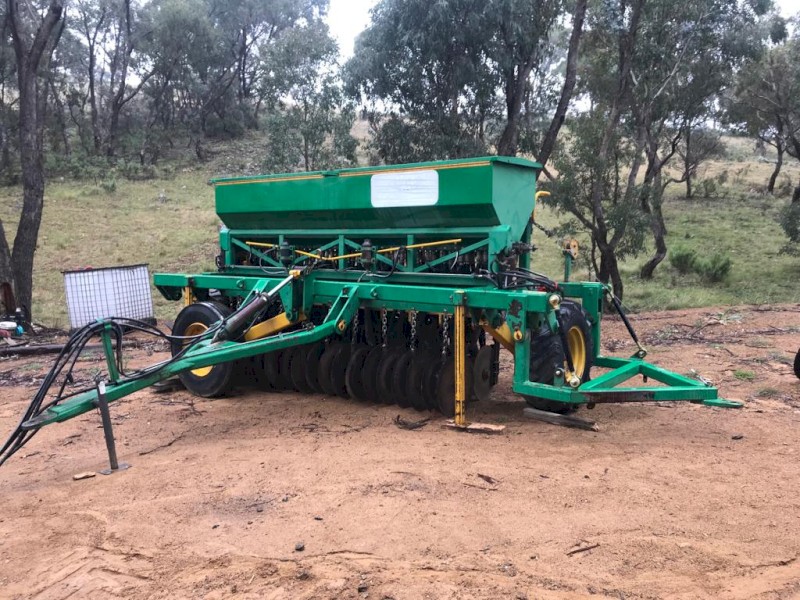 Rock hopper 36 run disc seeder with large boxes