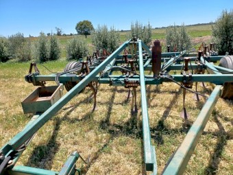 Chisel Plough Horwood Bagshaw hydraulic tynes Murray finger harrows