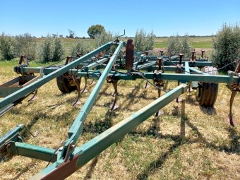 Chisel Plough Horwood Bagshaw hydraulic tynes Murray finger harrows