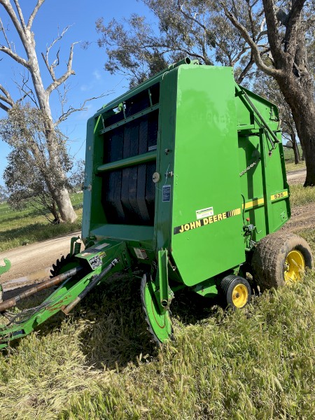 John Deere 535 hay baler