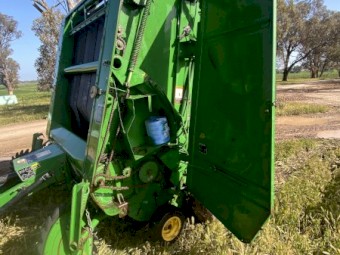 John Deere 535 hay baler