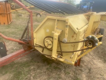 11FT Canola Pickup Front to suit new holland 8060 header and trailer 
