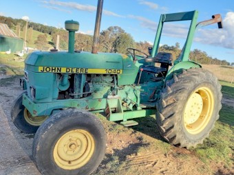 JOHN DEERE TRACTOR 1040 