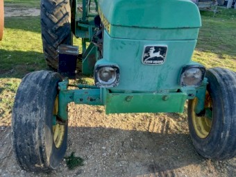 JOHN DEERE TRACTOR 1040 
