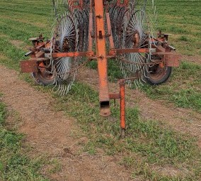 Schinckel  16 wheel v hayrake 